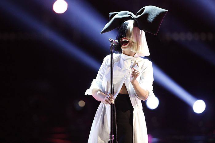 Never-give-up-Sia-testo-traduzione-e-video