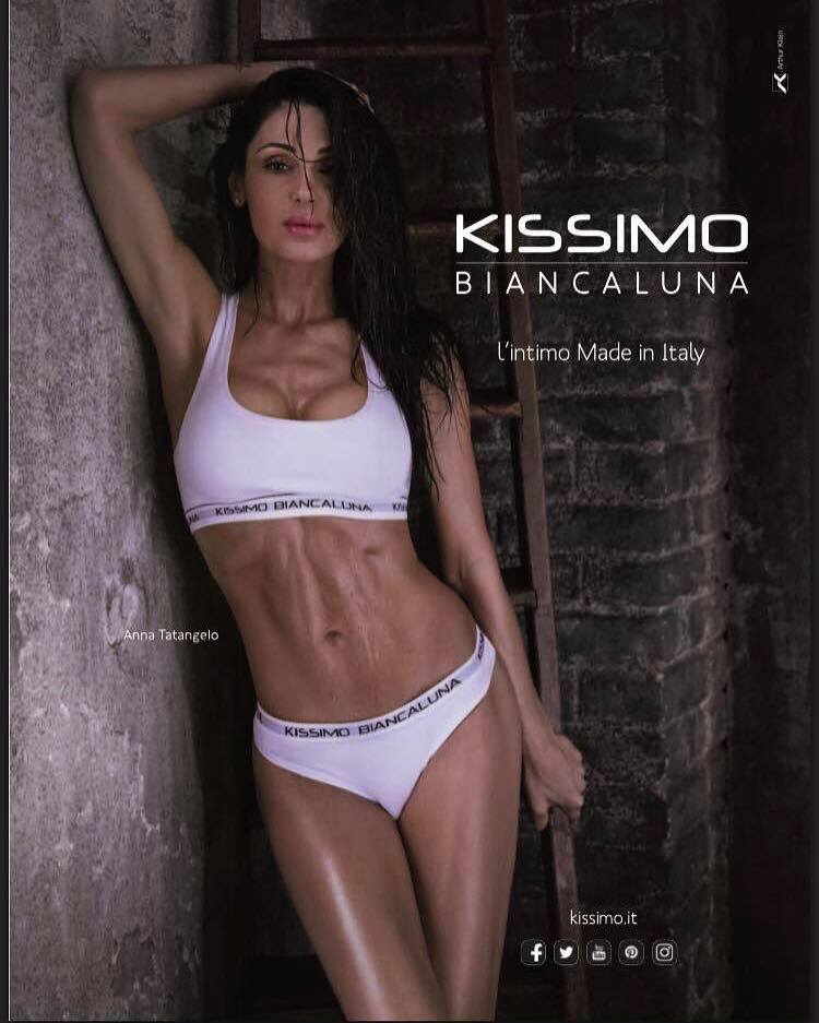 Anna-Tatangelo-testimonial-super-sensuale-per-kissimo-di-biancaluna