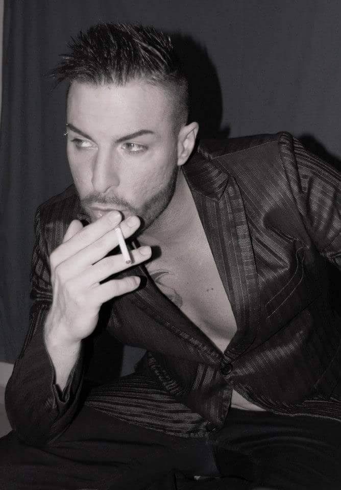 Giuliano-Fildigrano-in-abito-nero-ed-elegante