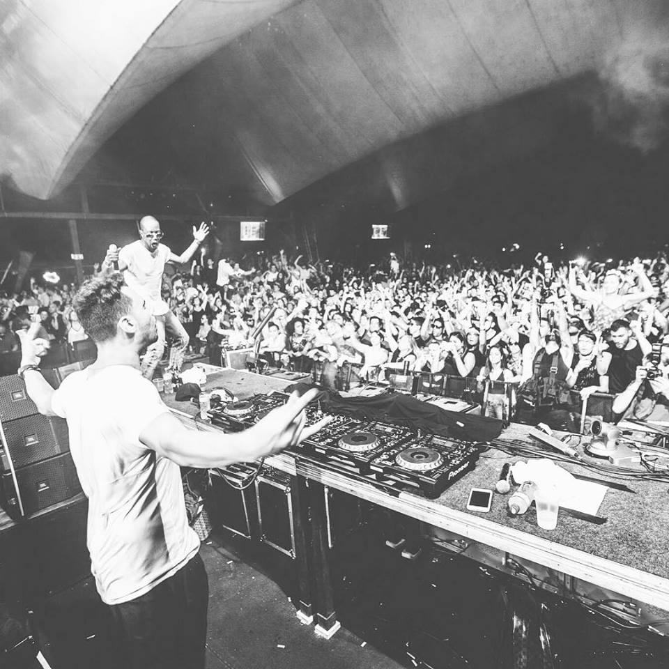 wave-your-flag-di-afrojack-e-luis-fonsi-testo-traduzione-e-video-ufficiale