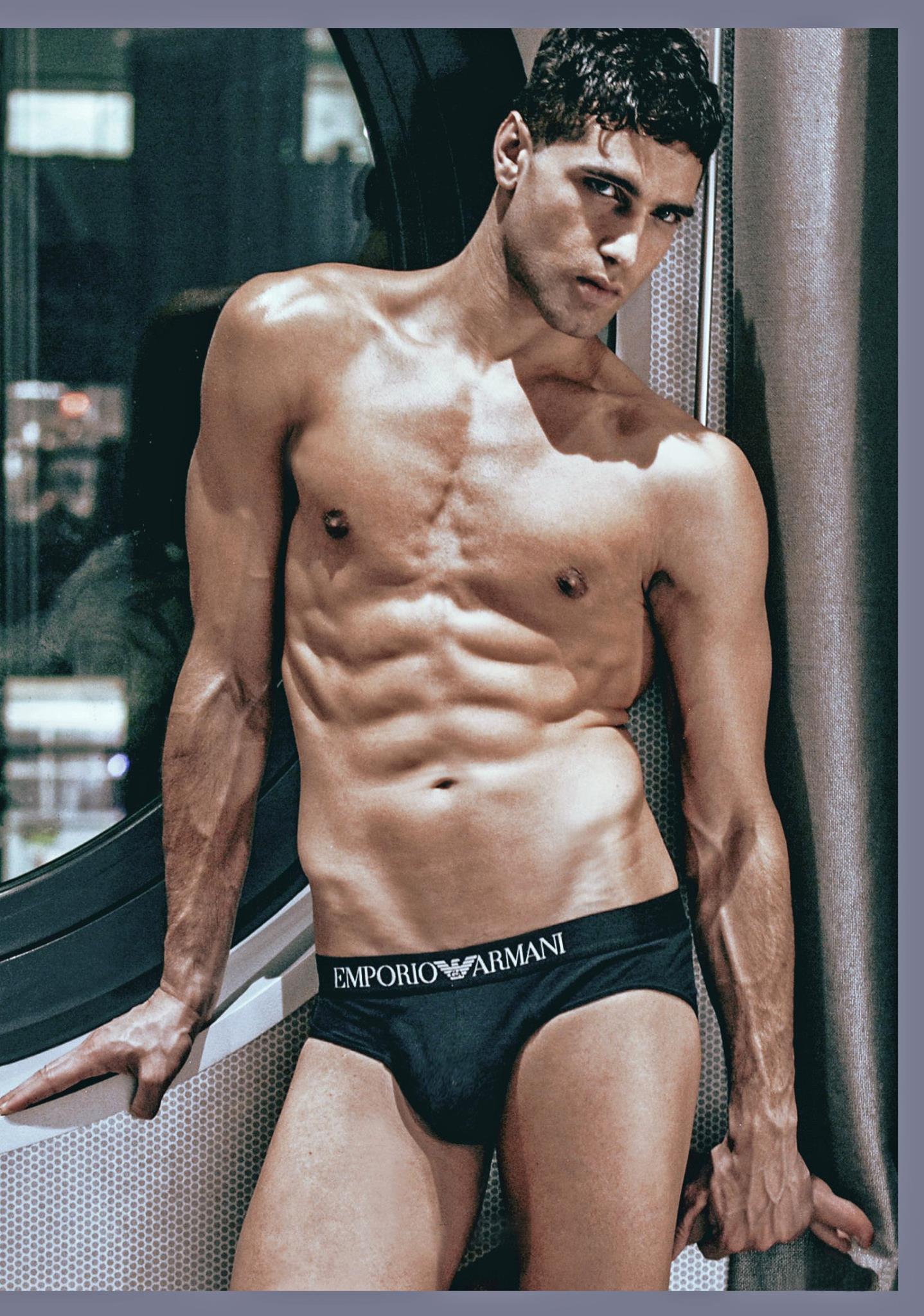 Fabio-Mancini-sensuale-in-slip
