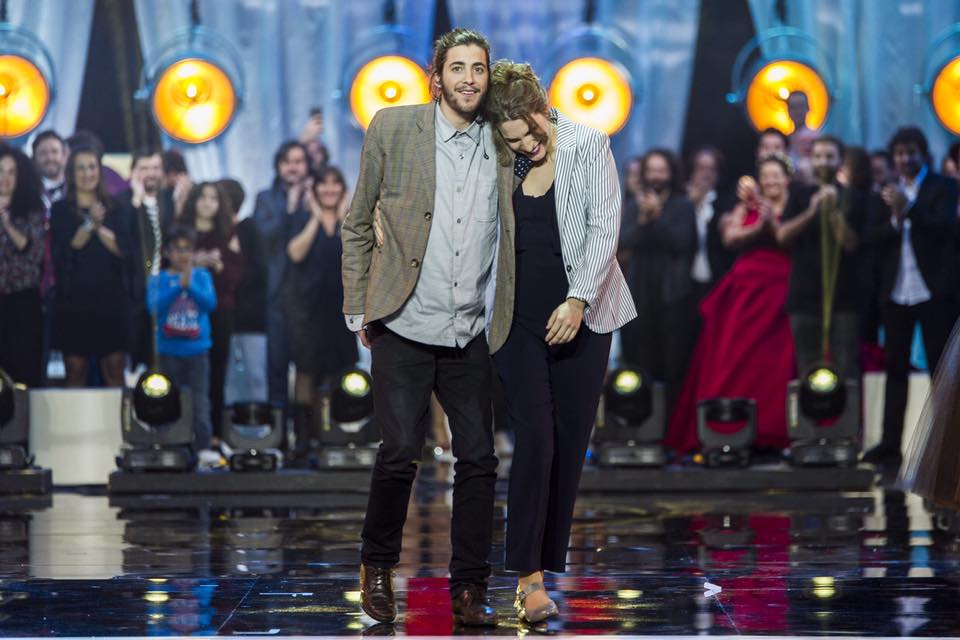 amar-pelos-dois-di-salvador-sobral-testo-video-e-traduzione