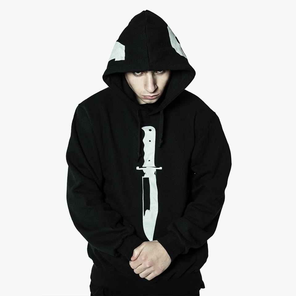 strike-di-mostro-testo-e-video-ufficiale