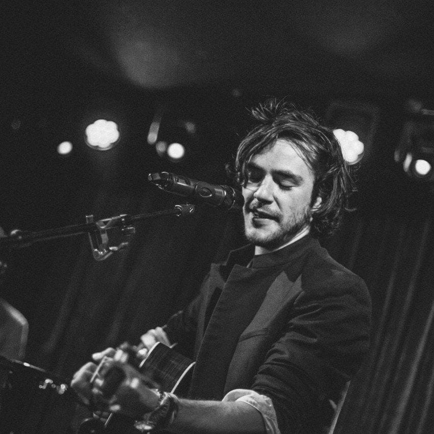 we-are-bound-di-jack-savoretti-testo-traduzione-e-video-ufficiale
