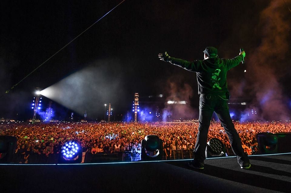 Vasco-Rossi-ringrazia-i-suoi-fan-dopo-il-concerto-del-secolo-a-Modena
