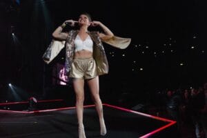 alessandra-amoroso-denunciata-per-il-video-puoi-fidarti-ancora-di-me