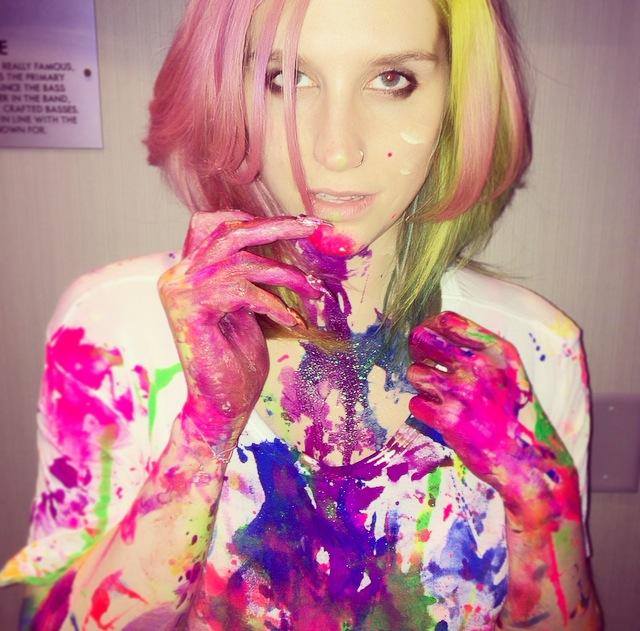 woman-di-kesha-testo-traduzione-e-video-ufficiale