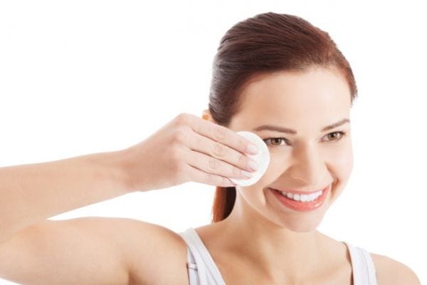 rimedi-naturali-per-rimuovere-il-trucco