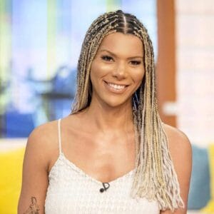 munroe-bergford-modella-trans-licenziata-per-frase-sul-razzismo-dei-bianchi
