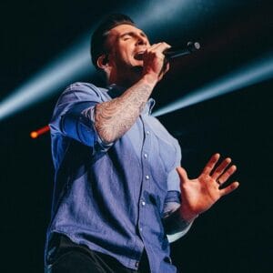 adam-levine-testimonial-fragranza-profumo-yves-saint-laurent