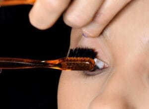 Spazzolino-nel-make-up