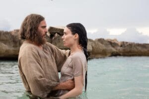 -joaquin-phoenix-erooney-mara-film-maria-maddalena