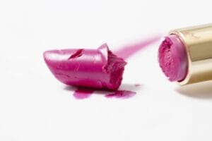 come-riparare-un-rossetto-rotto