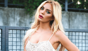 elena-morali-da-pupa-e-naufraga-vip-a-cantante