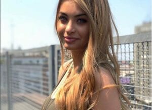 emma-muscat-di-amici-di-maria-de-filippi-passa-alla-warner-music