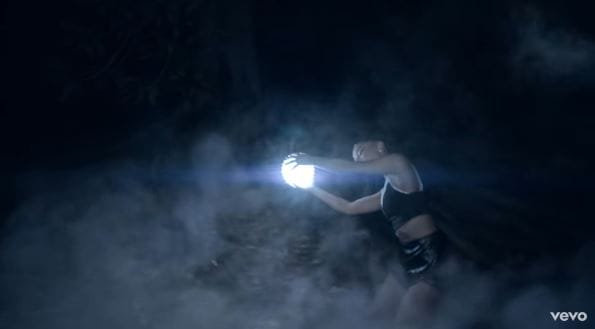 The-Light-Is-Coming-di-Ariana-Grande-e-Nicki-Minaj