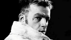 salmo-bacchetta-nizzi-e-promuove-il-suo-album-su-siti-a-luci-rosse