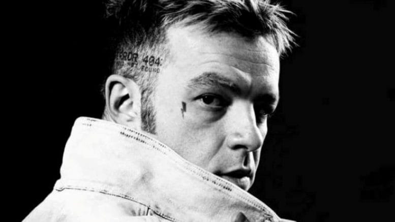 salmo-bacchetta-nizzi-e-promuove-il-suo-album-su-siti-a-luci-rosse