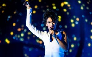 x-factor-12-riassunto-sesto-live-eliminata-sherol-dos-santos