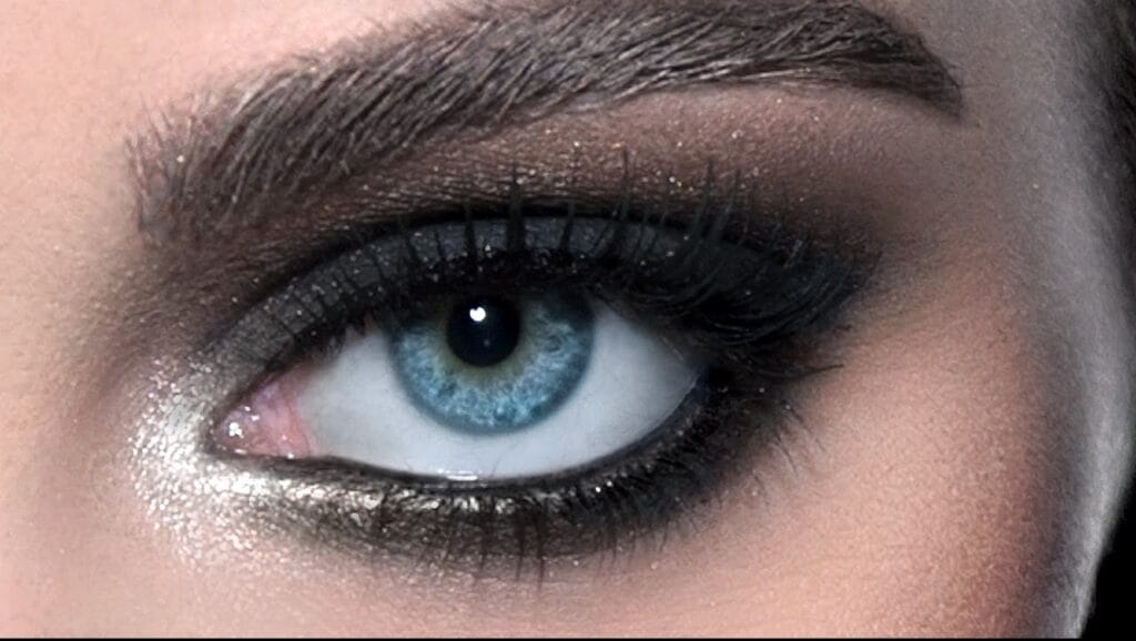 come-abbinare-il-trucco-agli-abiti-neri