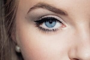 come-adattare-l-eyeliner-alla-forma-dell-occhio