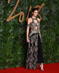 kaia-gerber-eletta-modella-dell-anno-ai-fashion-awards-2018