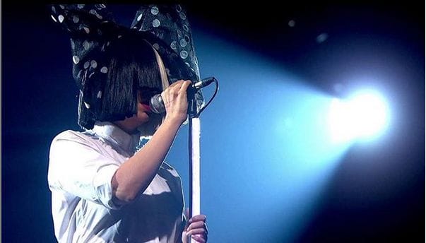 sia-torna-sulle-scene-musicali-con-un-nuovo-disco-solista