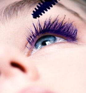 mascara-viola