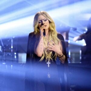 Avril Lavigne feat- Nicki Minaj - Dumb Blonde