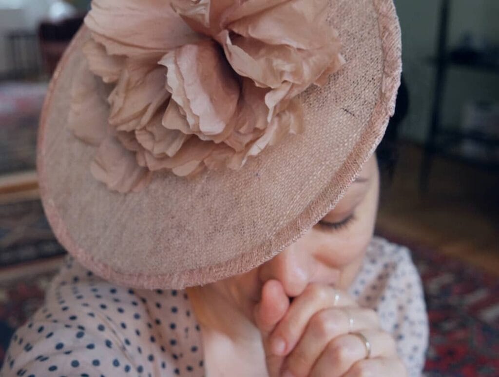 OfficineLamour - Fascinator per cerimonia in paglia e fiori in seta