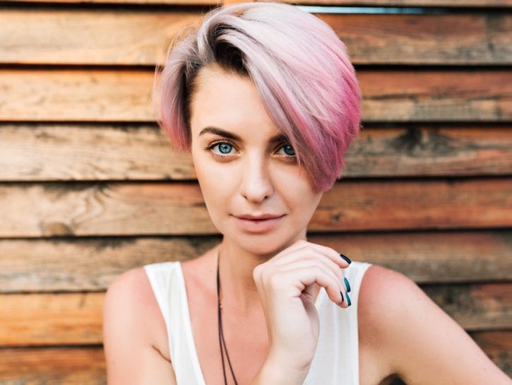 come-truccarsi-con-i-capelli-rosa