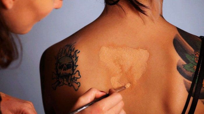 coprire-un-tatuaggio-con-il-make-up