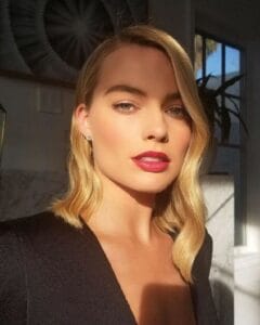 margot-robbie-testimonial-nuova-linea-di-profumi