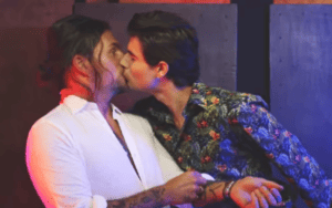 notturna-di-enrico-nigiotti-baci-gay-e drag-queen-nel-video