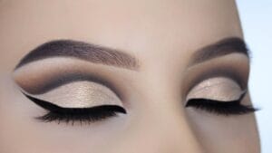 Cut-Crease-in-base-alla-forma-dell-occhio
