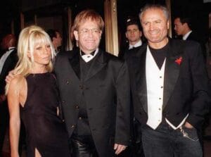 elton-john-su-donatella-versace
