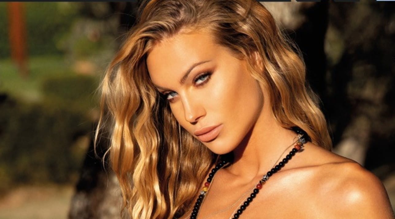 taylor-mega-protagonista-calendario-for-men-magazine-2020