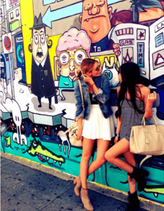 Gigi-Hadid-con-un-amica