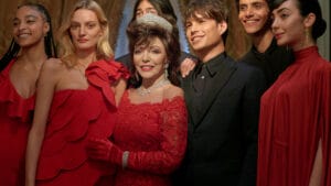 Joan Collins protagonista campagna Natale Valentino