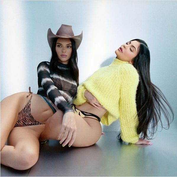kendall-jenner-e-la-sorella-kylie-si-spogliano-per-il-lancio-della-loro-nuova-collezione