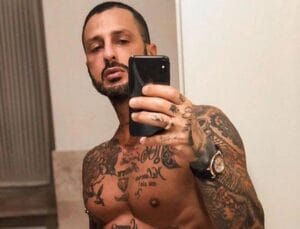 fabrizio-corona-esce-dal-carcere-e-torna-in-un-istituto-di-cura