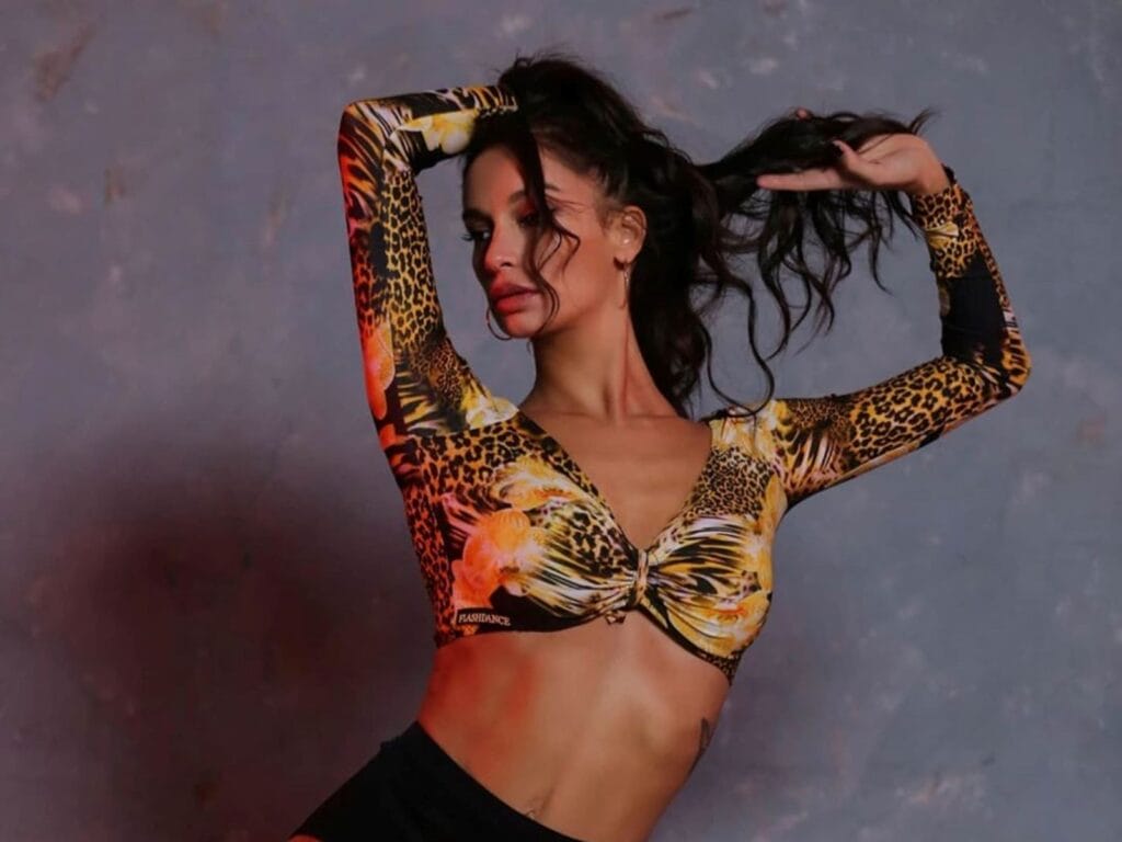 Chi-e-Francesca-Tocca-eta-anni-altezza-peso-raimondo-todaro-valentin-ballerina-di-amici-di-maria-de-filippi-figlia-facebook-instagram
