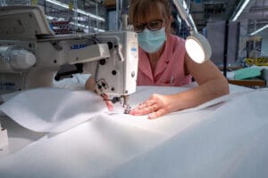 il-gruppo-zegna-riapre-per-fare-le-camicie