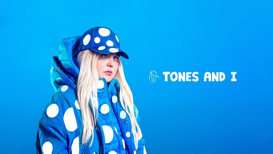 Never seen the rain di tones and i testo traduzione video