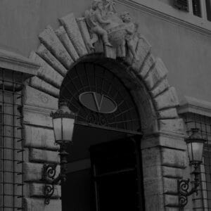 Amazon e la maison Valentino, causa congiunta contro i falsi