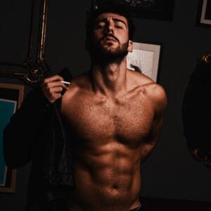 Giuseppe-Moscarella-in-foto-sensuali-su-Instagram-Mister-Italia-2020-e-in-giuria-a-Top-Kds-Model-Italy-2021