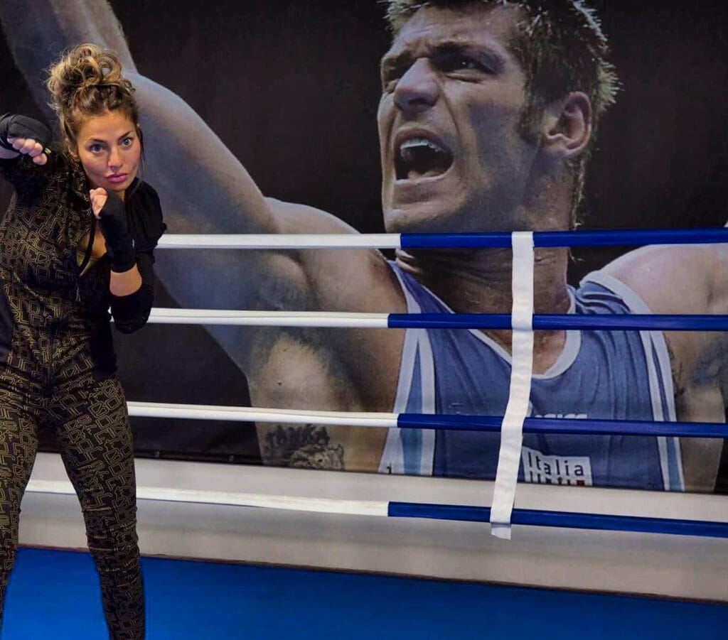 chi-e-laura-maddaloni-eta-altezza-biografia-carriera-lavoro-madre-instagram-isola-dei-famosi-matrimonio-facebook