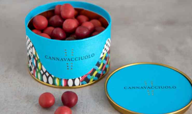 Cannavacciuolo lancia i cioccolatini per la Festa della mamma: il prezzo è pazzesco | Schiaffo alla povertà