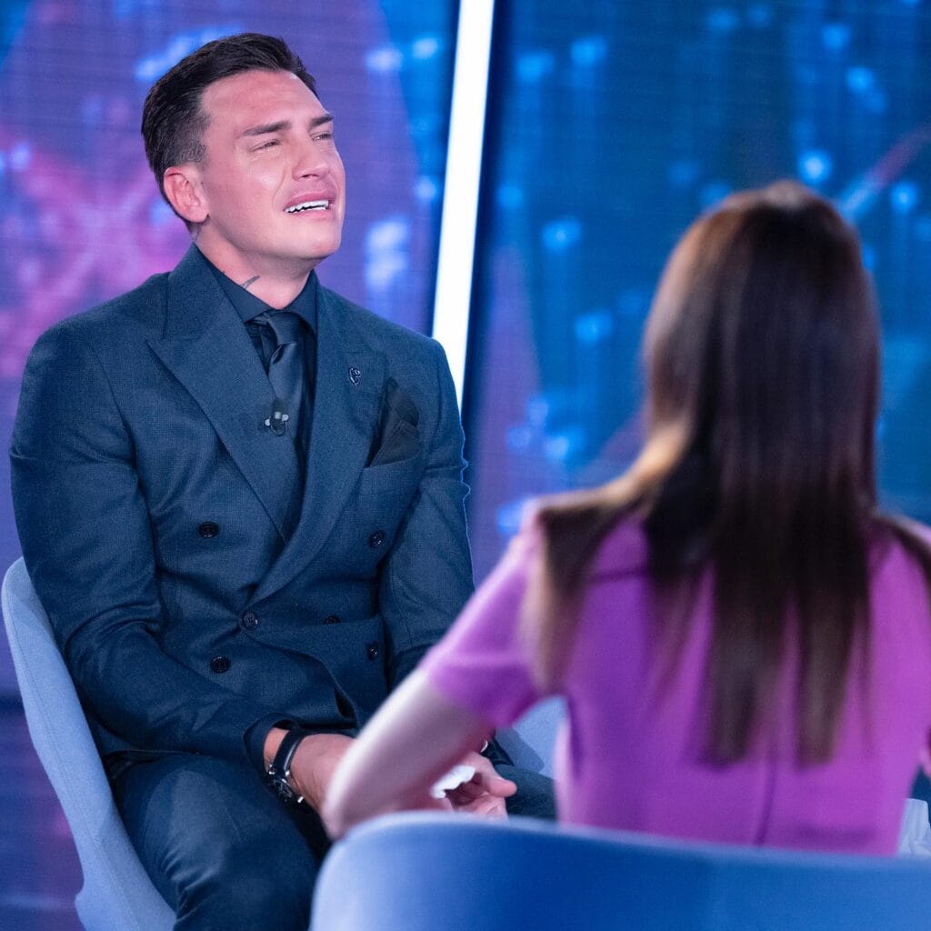 Alessandro-Basciano-in-lacrime-a-Verissimo-Sophie-Codegoni-plagiata-da-maghi-e-cartomanti