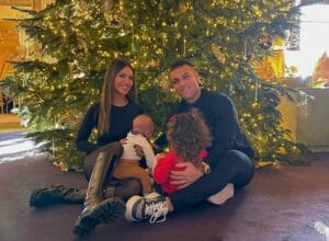 Lautaro-Martinez-e-la-moglie-Augustina-con-i-figli